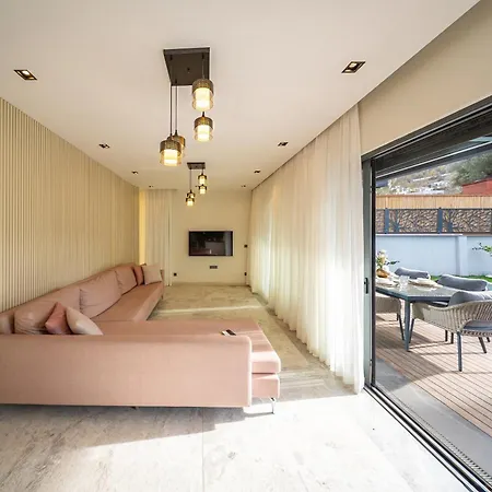 Vilă With Private Swimming Pool In *