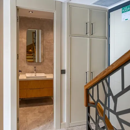 Vilă With Private Swimming Pool In